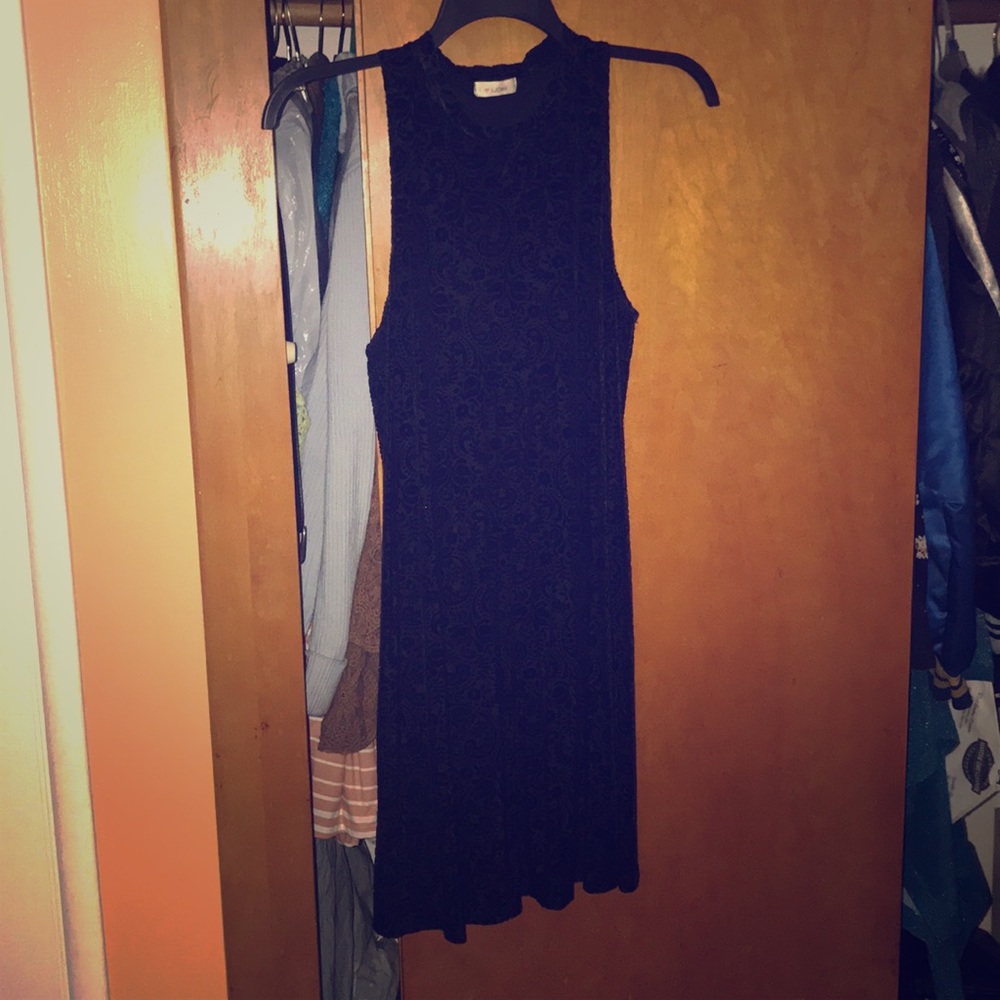 Black sleeveless dress
